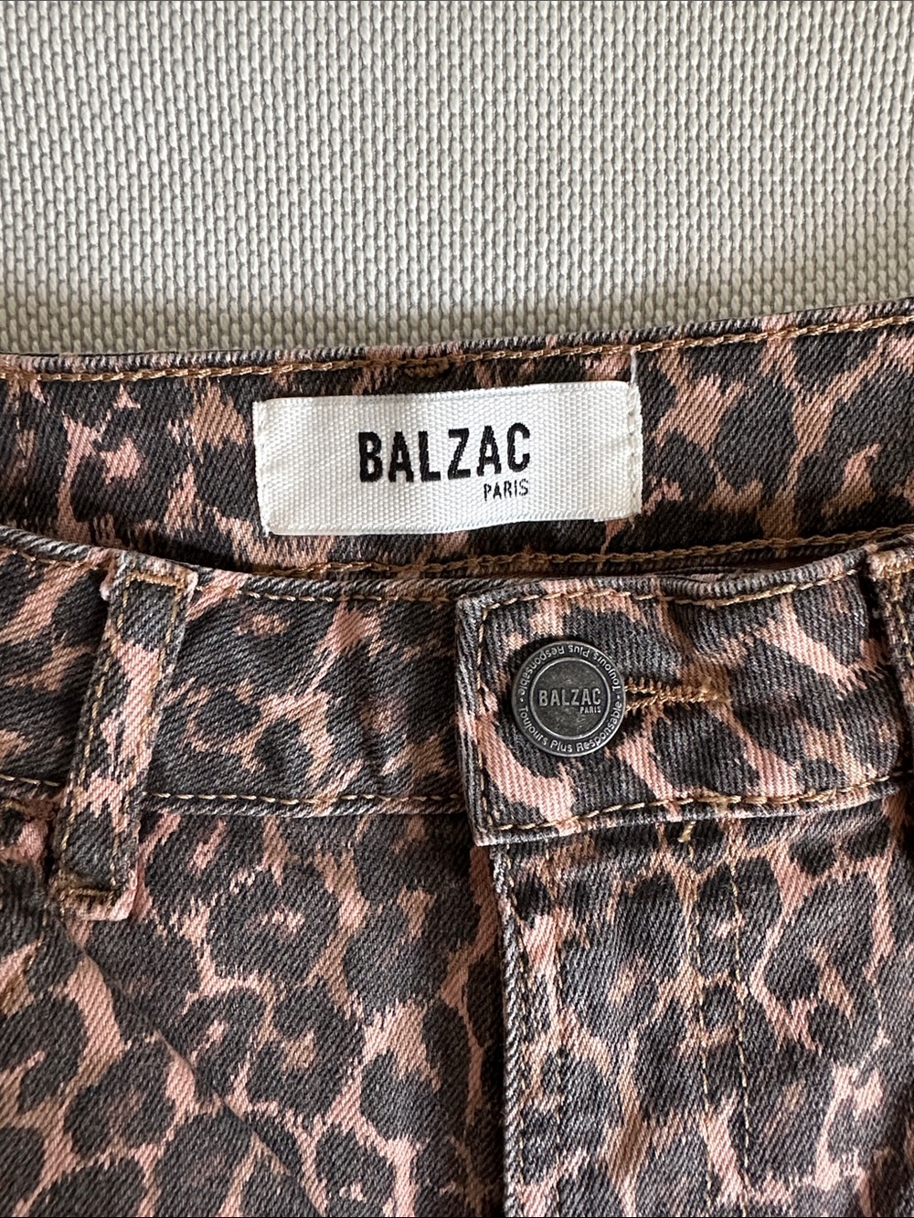 Balzac Women’s Straight Leg Jeans in Brown Leopard Print - Picture 2 of 4